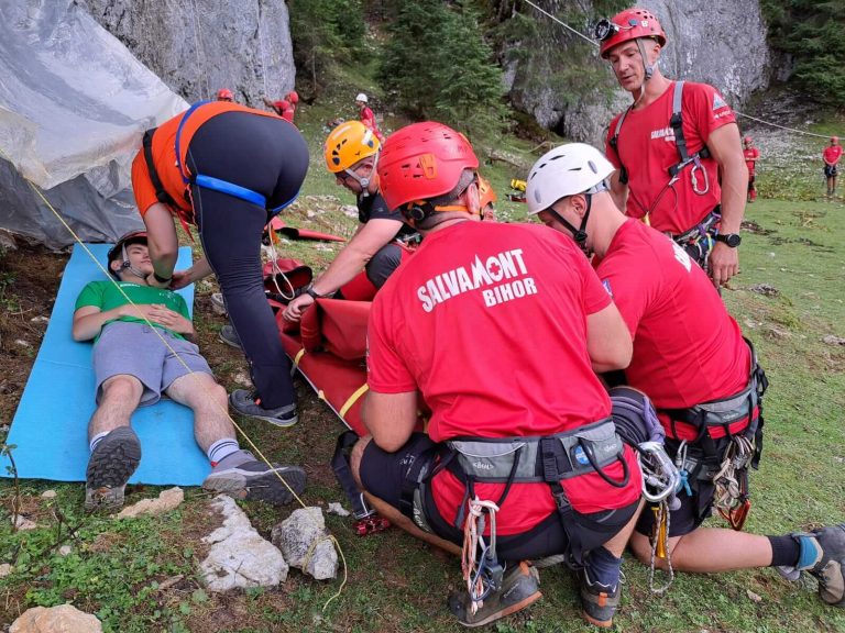 Video : Reportaj în inima Munților Apuseni – Tabăra M.A.S.H