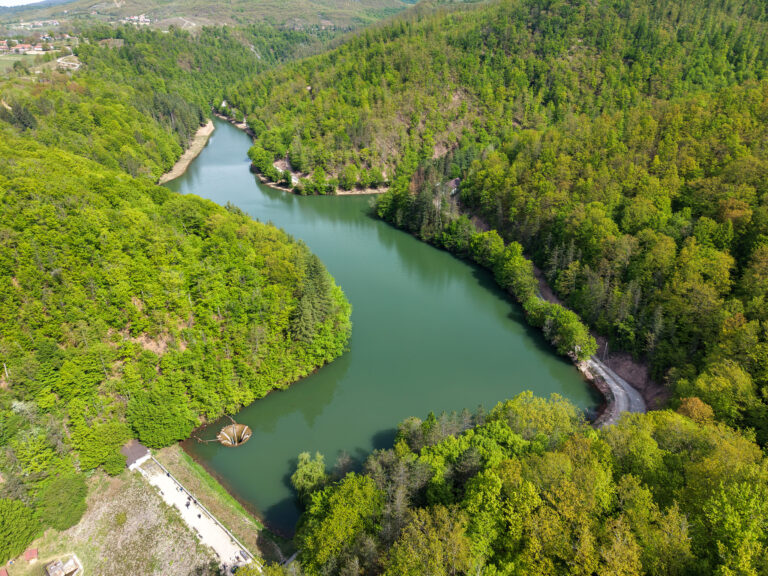 Lacul cu pâlnie Vida , salvat de la dispariție prin lucrări de decolmatare